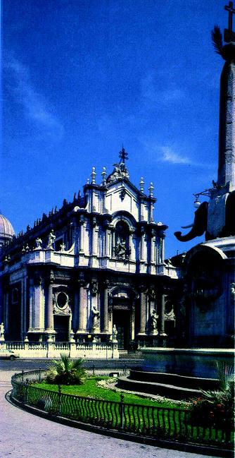 Veduta di Catania con l'Elefante, simbolo della citt.